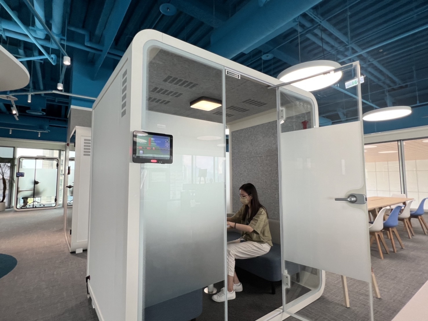 G22恒峰高雄據點的智慧行動辦公艙，展現G22恒峰在面板以外的研發應用軟實力